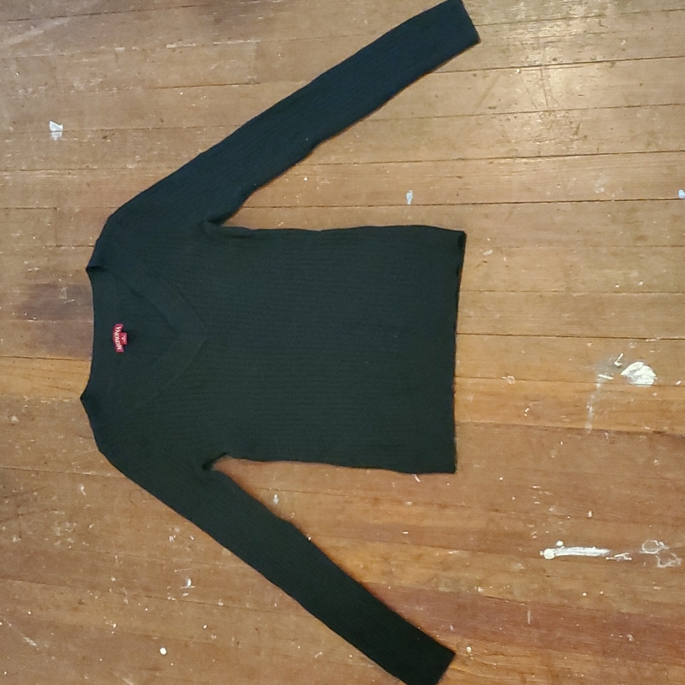 CLOSET CLOSING 7/31 Merona v-neck sweater size small